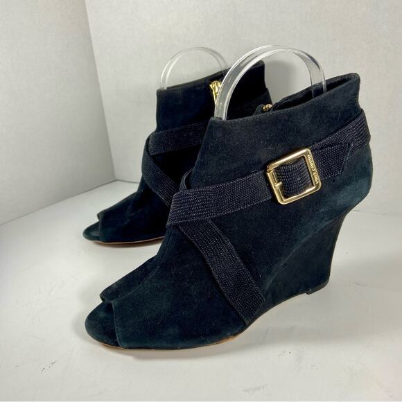 VINCE CAMUTO black suede gold hardware peep toe wedges career date night heels - Picture 1 of 11